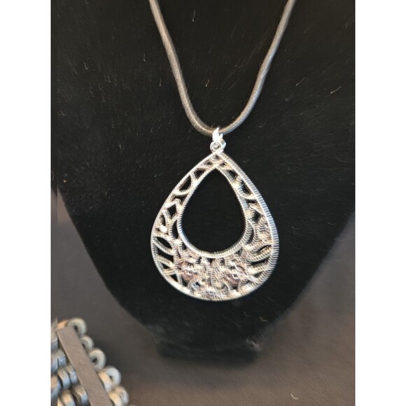 16" Metal Teardrop On Black Cord Necklace With Earrings & Stretch Bracelet Set - Picture 3 of 5
